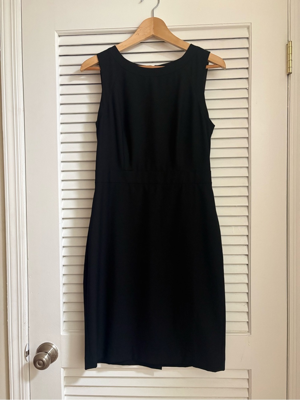 Ann Taylor Black Sleeveless Midi Sheath Dress - Size 6